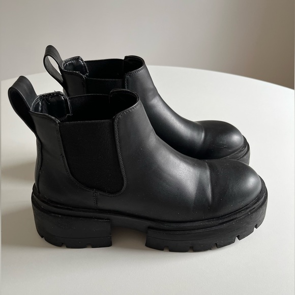 H&M Shoes - H&M Black Platform Chelsea-style Boot Size 9